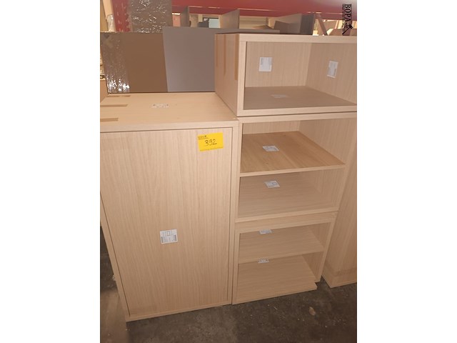Lot 392 - modulaire kasten. 2 stuks - afbeelding 1 van  3