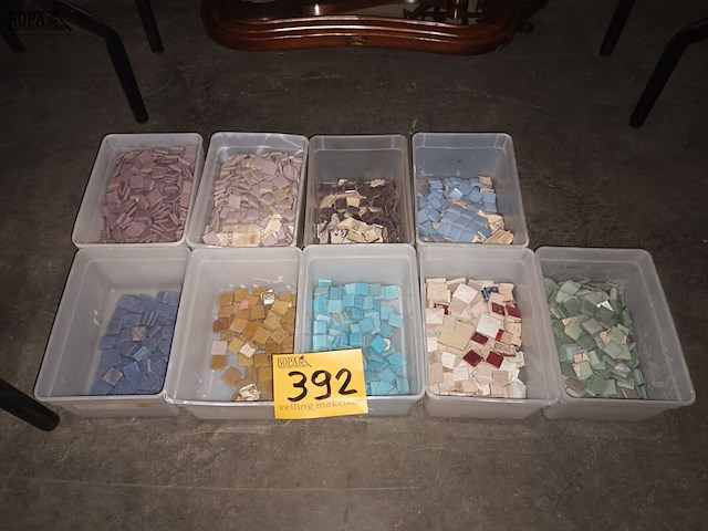 Lot 392 - steentjes voor mozaïek - afbeelding 1 van  4