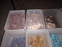 Lot 392 - steentjes voor mozaïek - afbeelding 2 van  4