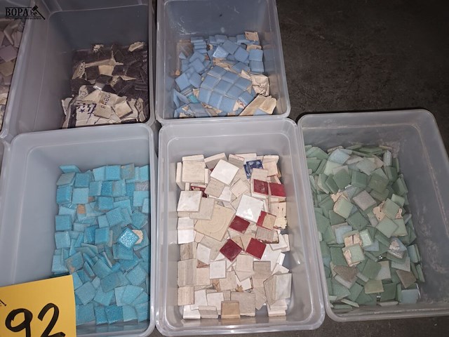 Lot 392 - steentjes voor mozaïek - afbeelding 4 van  4