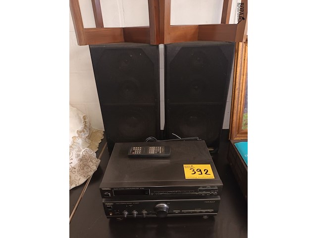 Lot 392 - technics tuner, versterker en pioneer boxen - afbeelding 1 van  3