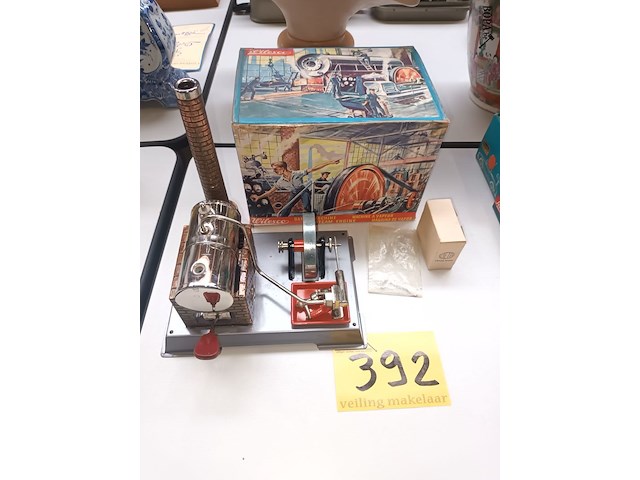 Lot 392 - wilesco steam engine - afbeelding 1 van  5