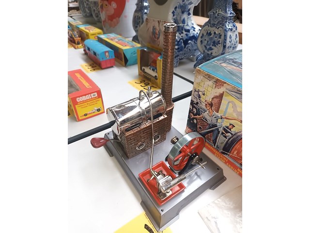 Lot 392 - wilesco steam engine - afbeelding 3 van  5