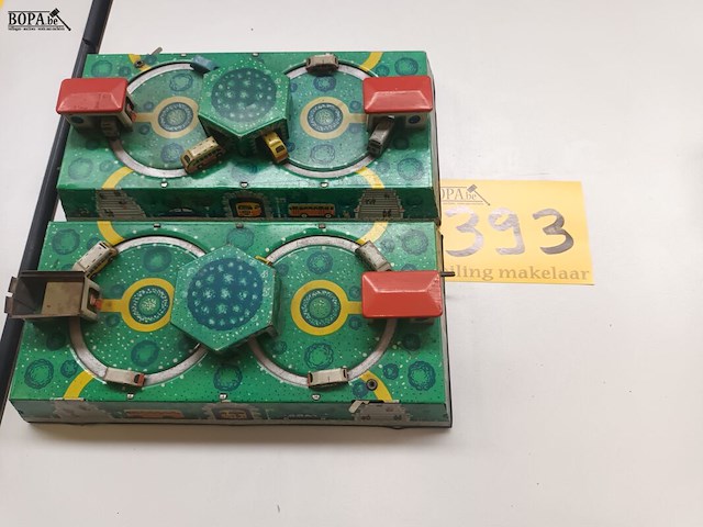 Lot 393 - blikken speelgoed. 2 stuks - afbeelding 1 van  4