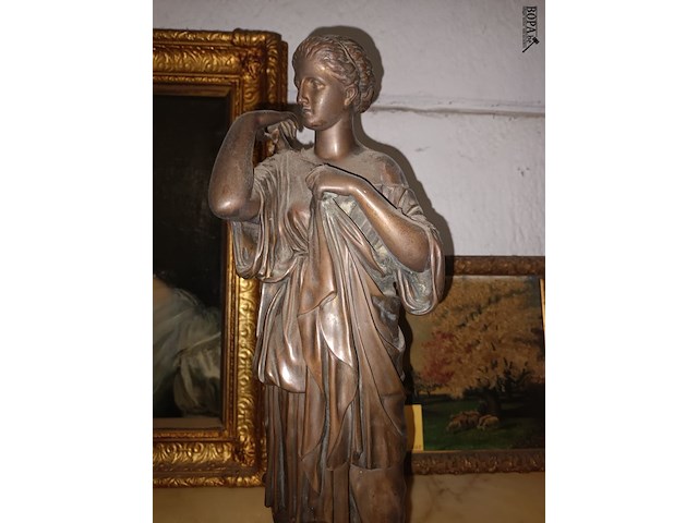 Lot 393 - bronzen beeld diana van gabii - afbeelding 2 van  4
