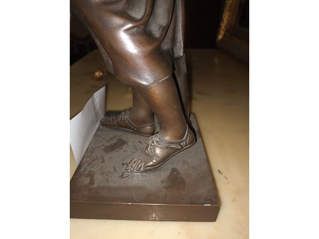 Lot 393 - bronzen beeld diana van gabii - afbeelding 3 van  4