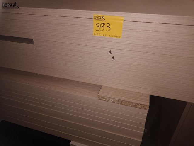 Lot 393 - melamine panelen - afbeelding 1 van  4