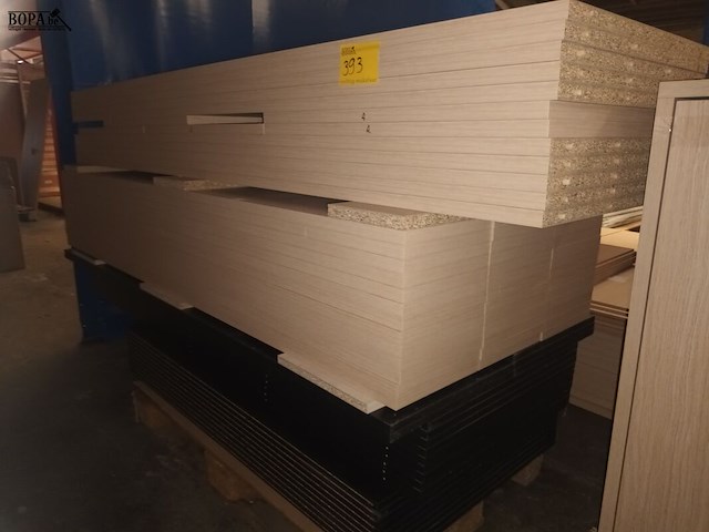 Lot 393 - melamine panelen - afbeelding 2 van  4
