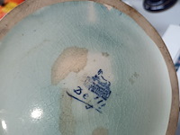 Lot 393 - vazen delft. 2 stuks - afbeelding 4 van  5