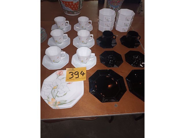 Lot 394 - servies arcopal octime. 32 stuks - afbeelding 1 van  4