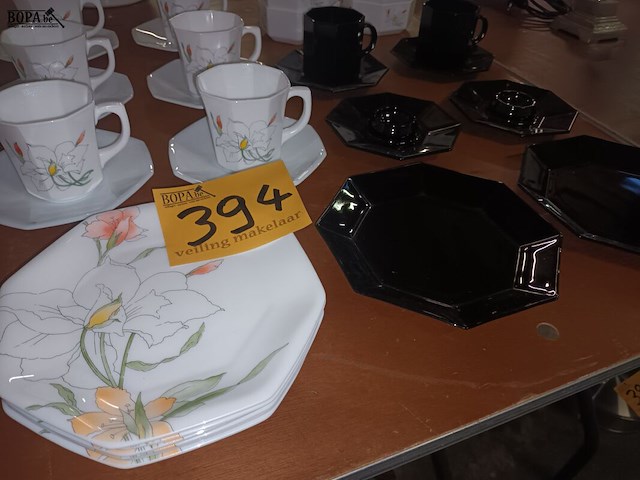 Lot 394 - servies arcopal octime. 32 stuks - afbeelding 3 van  4