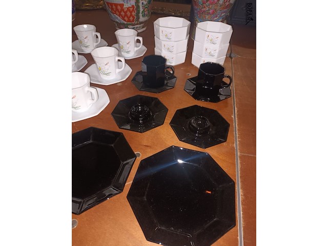 Lot 394 - servies arcopal octime. 32 stuks - afbeelding 4 van  4