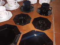 Lot 394 - servies arcopal octime. 32 stuks - afbeelding 4 van  4