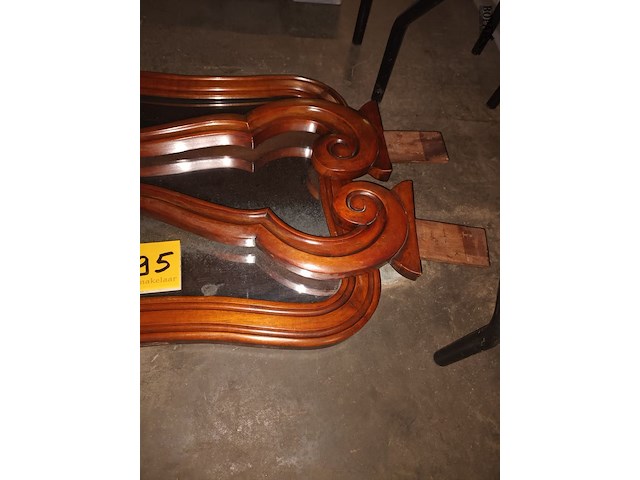 Lot 395 - spiegel met zijstukken - afbeelding 2 van  3