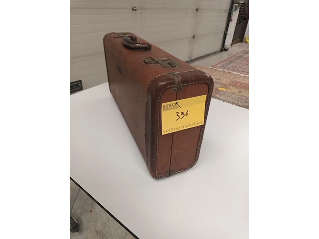 Lot 396 - koffer voor muziekinstrument - afbeelding 1 van  6