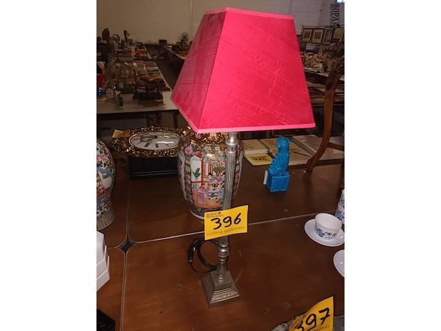 Lot 396 - lampedaire - afbeelding 1 van  3