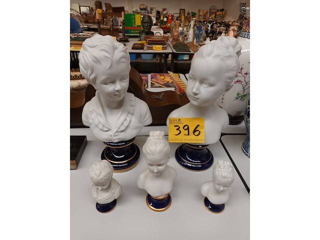 Lot 396 - porseleinen bustes limoges. 5 stuks - afbeelding 1 van  5