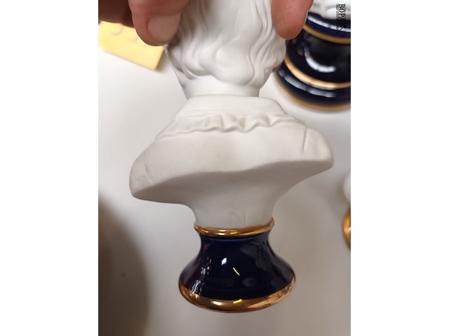 Lot 396 - porseleinen bustes limoges. 5 stuks - afbeelding 5 van  5