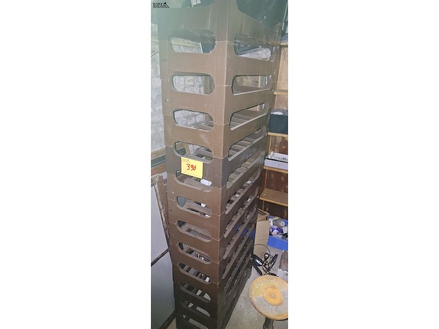 Lot 396 - pvc wijnrek 13 stuks - afbeelding 1 van  1