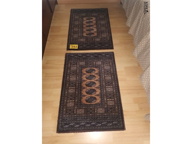 Lot 396 - tapijtjes. 2 stuks - afbeelding 2 van  4