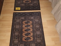 Lot 396 - tapijtjes. 2 stuks - afbeelding 2 van  4