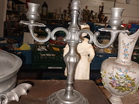 Lot 396 - tinnen terrine en kandelaars - afbeelding 4 van  5