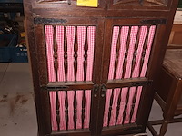 Lot 397 - antieke houten keukenkast - afbeelding 1 van  4