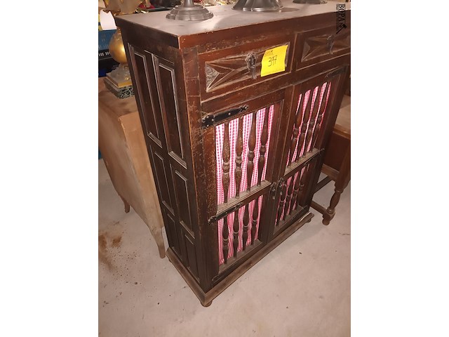 Lot 397 - antieke houten keukenkast - afbeelding 2 van  4