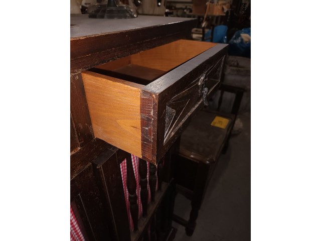 Lot 397 - antieke houten keukenkast - afbeelding 4 van  4