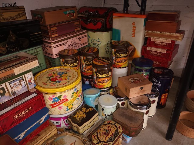 Lot 397 - blikken dozen en sigarenkistjes. 80 stuks - afbeelding 1 van  4