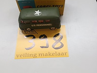 Lot 398 - corgi toys personnel carrier - afbeelding 1 van  4