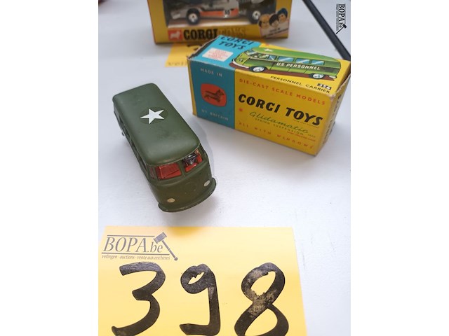 Lot 398 - corgi toys personnel carrier - afbeelding 4 van  4