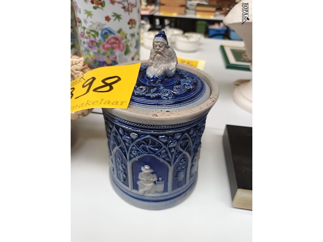 Lot 398 - dekselpotten kabouter. 2 stuks - afbeelding 2 van  6