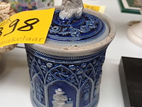 Lot 398 - dekselpotten kabouter. 2 stuks - afbeelding 2 van  6