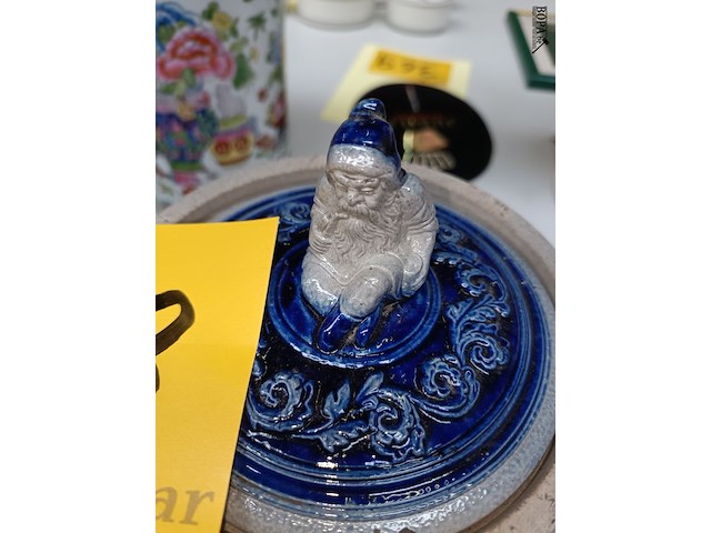 Lot 398 - dekselpotten kabouter. 2 stuks - afbeelding 5 van  6