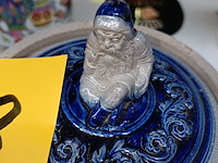 Lot 398 - dekselpotten kabouter. 2 stuks - afbeelding 5 van  6