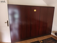 Lot 398 - kleerkast - afbeelding 1 van  3