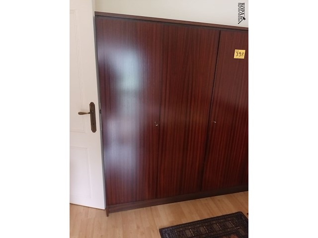Lot 398 - kleerkast - afbeelding 2 van  3