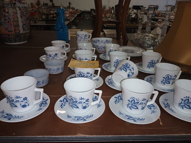 Lot 398 - servies arcopal. 38 stuks - afbeelding 2 van  3