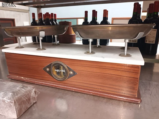 Lot 398 - weegschaal en blok met gewichten - afbeelding 5 van  5