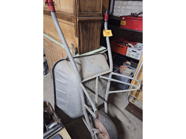 Lot 399 - kruiwagen - afbeelding 1 van  1