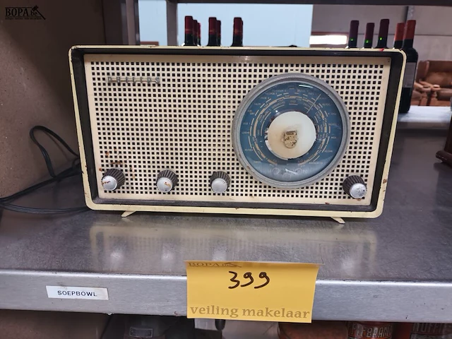 Lot 399 - vintage radio philips - afbeelding 1 van  5