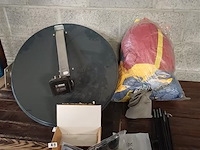 Lot 3d brillen, tent (als nieuw), parabool (ongebruikt) en draag(rug)zak - afbeelding 2 van  2