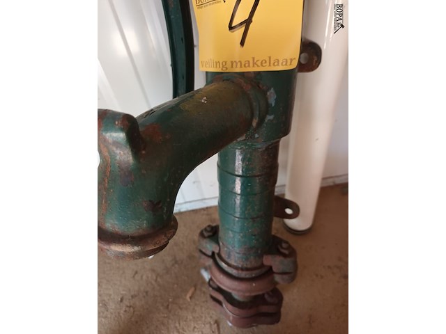 Lot 4 - antieke waterpomp - afbeelding 2 van  3