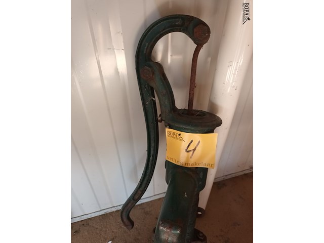 Lot 4 - antieke waterpomp - afbeelding 3 van  3