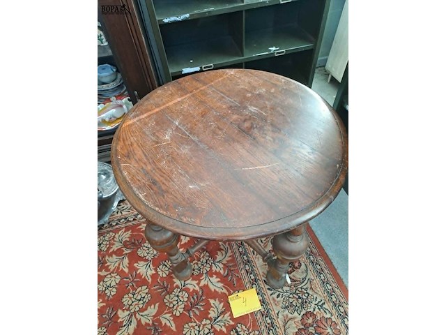Lot 4 - antieken ronde bijzettafel met gedraaide poten - afbeelding 3 van  3