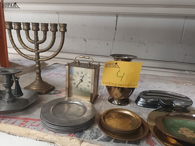 Lot 4 - decoratie in koper en tin - afbeelding 1 van  5
