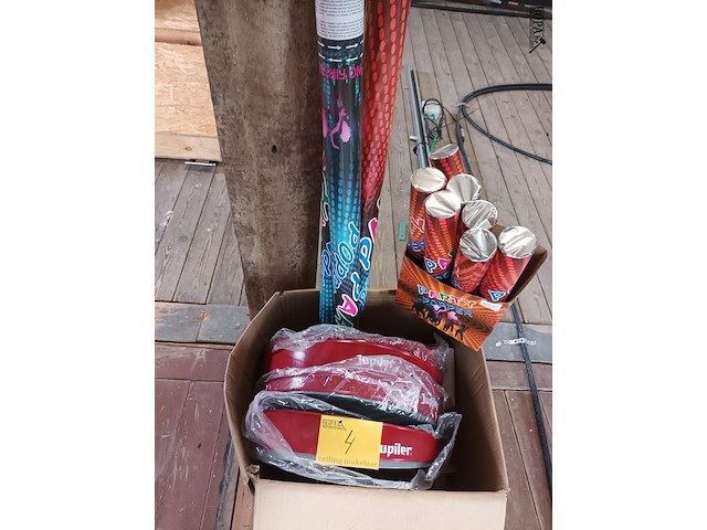 Lot 4 - dienbladen en confetti poppers - afbeelding 1 van  5