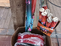 Lot 4 - dienbladen en confetti poppers