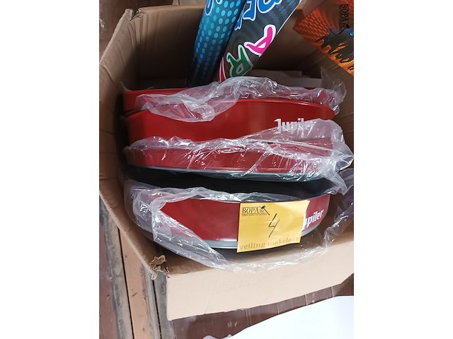 Lot 4 - dienbladen en confetti poppers - afbeelding 2 van  5